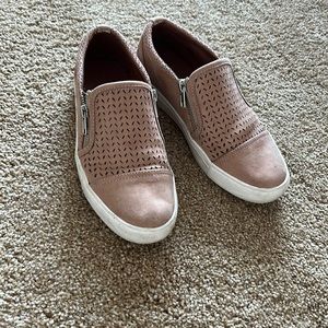 Women’s sneakers